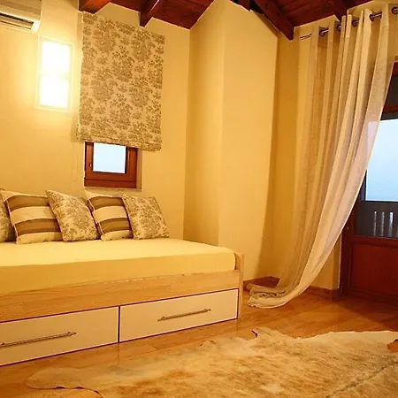 Michaela * 卡桑德里亚