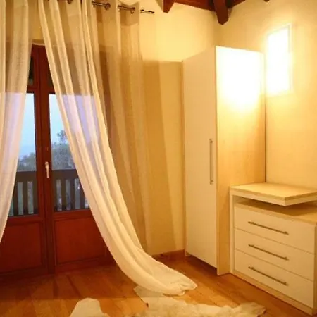 Michaela 卡桑德里亚